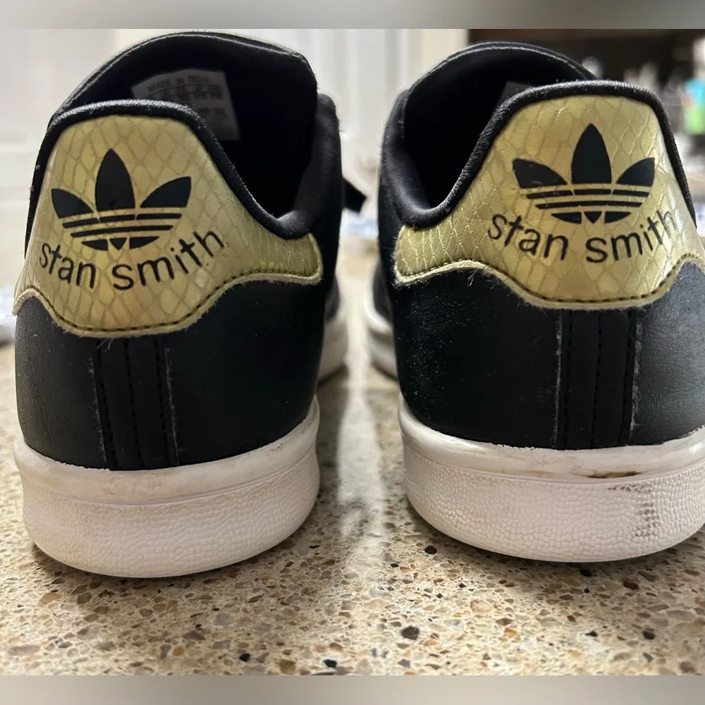 Adidas Stan Smith Kids Black and White Sneakers limited addition gently worn .